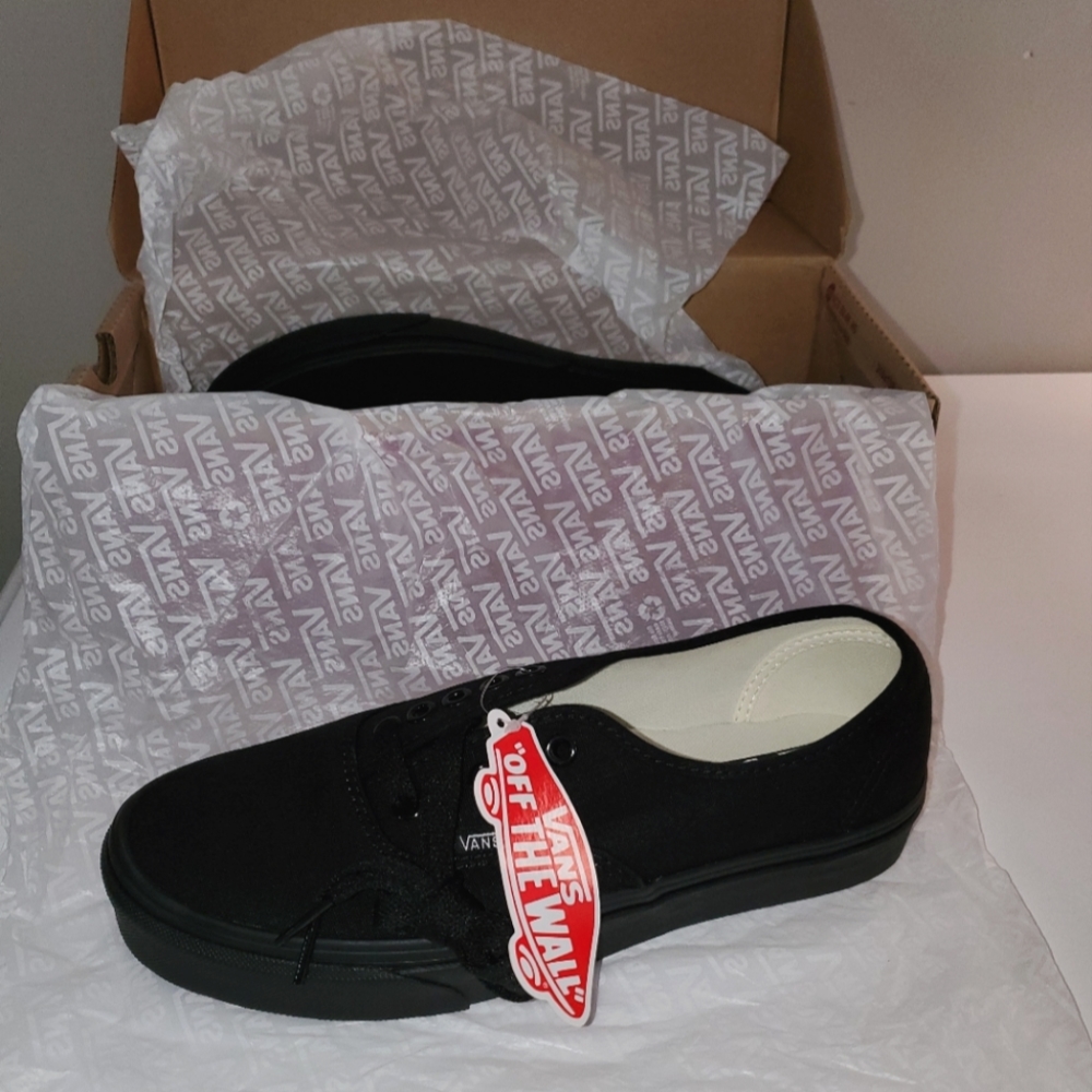 NEW Vans Authentic Black